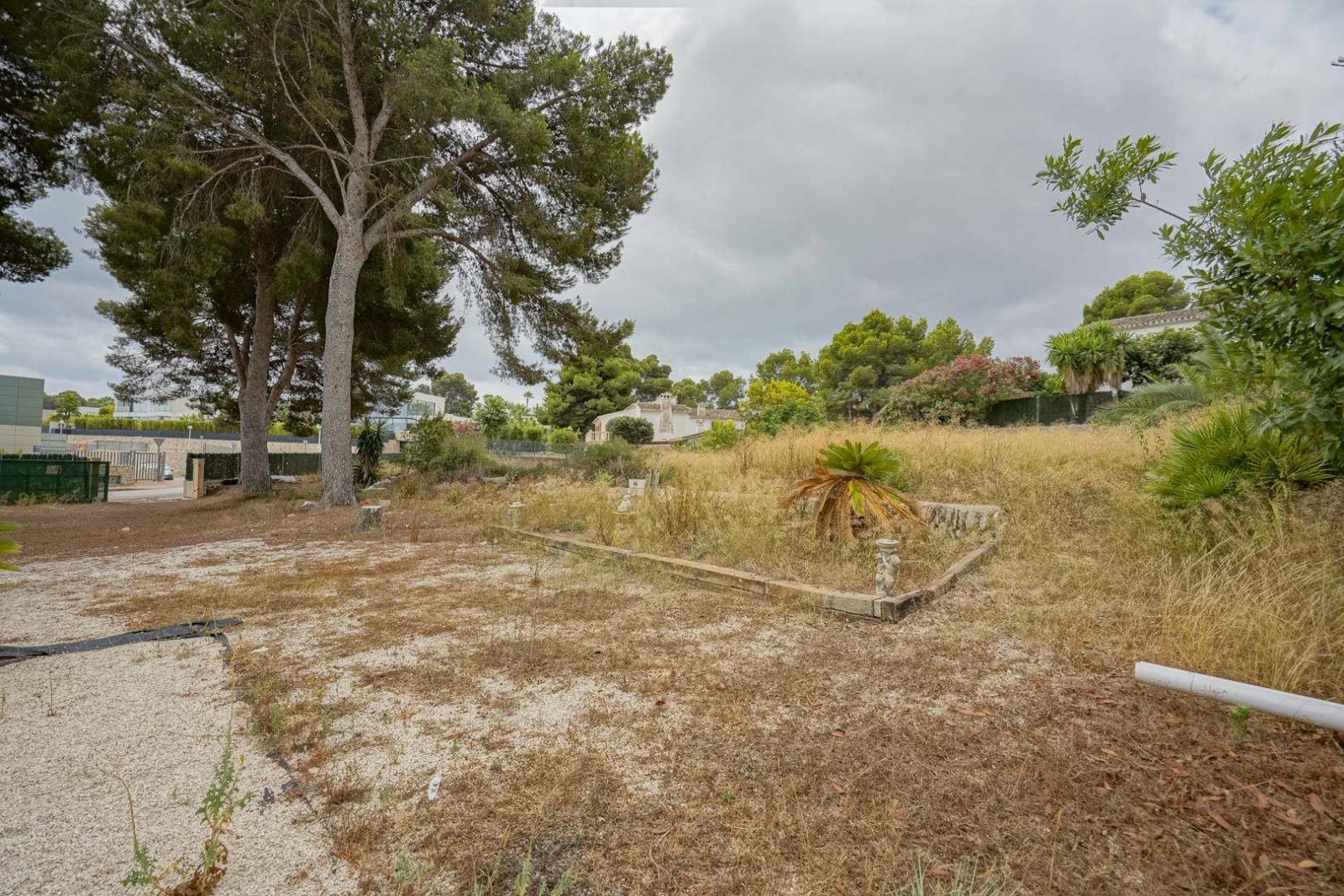 4544JAV Grundstück von 2600 m2 mit Haus zu verkaufen nur wenige Gehminuten vom Sandstrand in Jávea entfernt