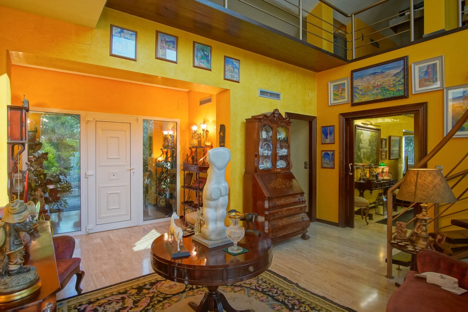 C3XY8287DEN Villa mit Pool zum Verkauf in Denia, mit teilweisem Blick auf die Berge und die Burg.