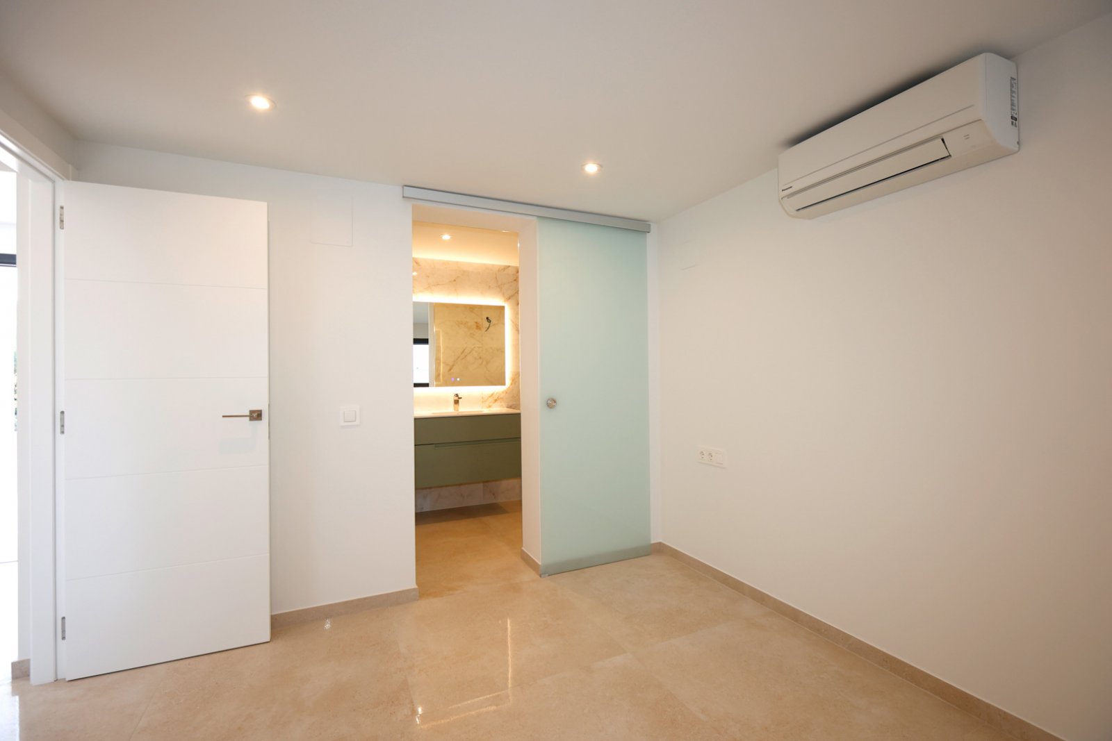 8308CAL Moderne Villa mit Bergblick, zu verkaufen in Calpe.