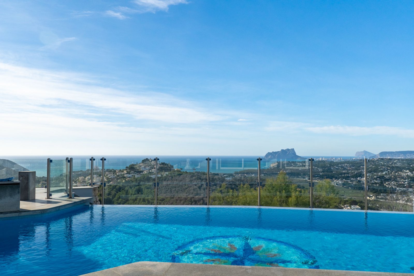 9005MOR Moderne Villa mit spektakulärem Meerblick in Moraira zu verkaufen.