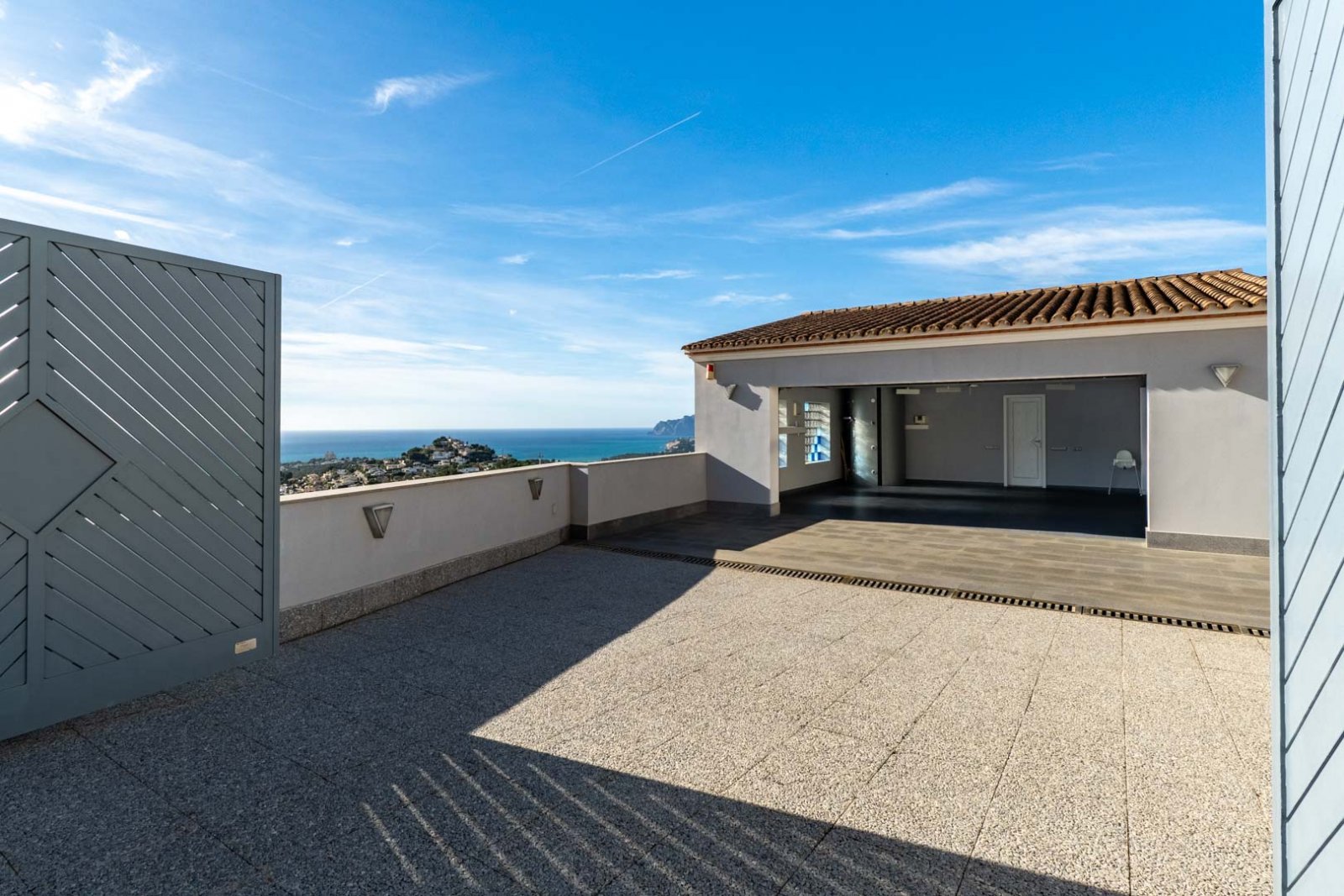 9005MOR Moderne Villa mit spektakulärem Meerblick in Moraira zu verkaufen.