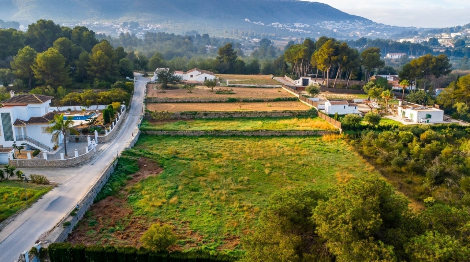 4628JAV Traditionelle Finca mit mehreren Grundstücken zum Verkauf in Pinosol-Las Laderas, Jávea