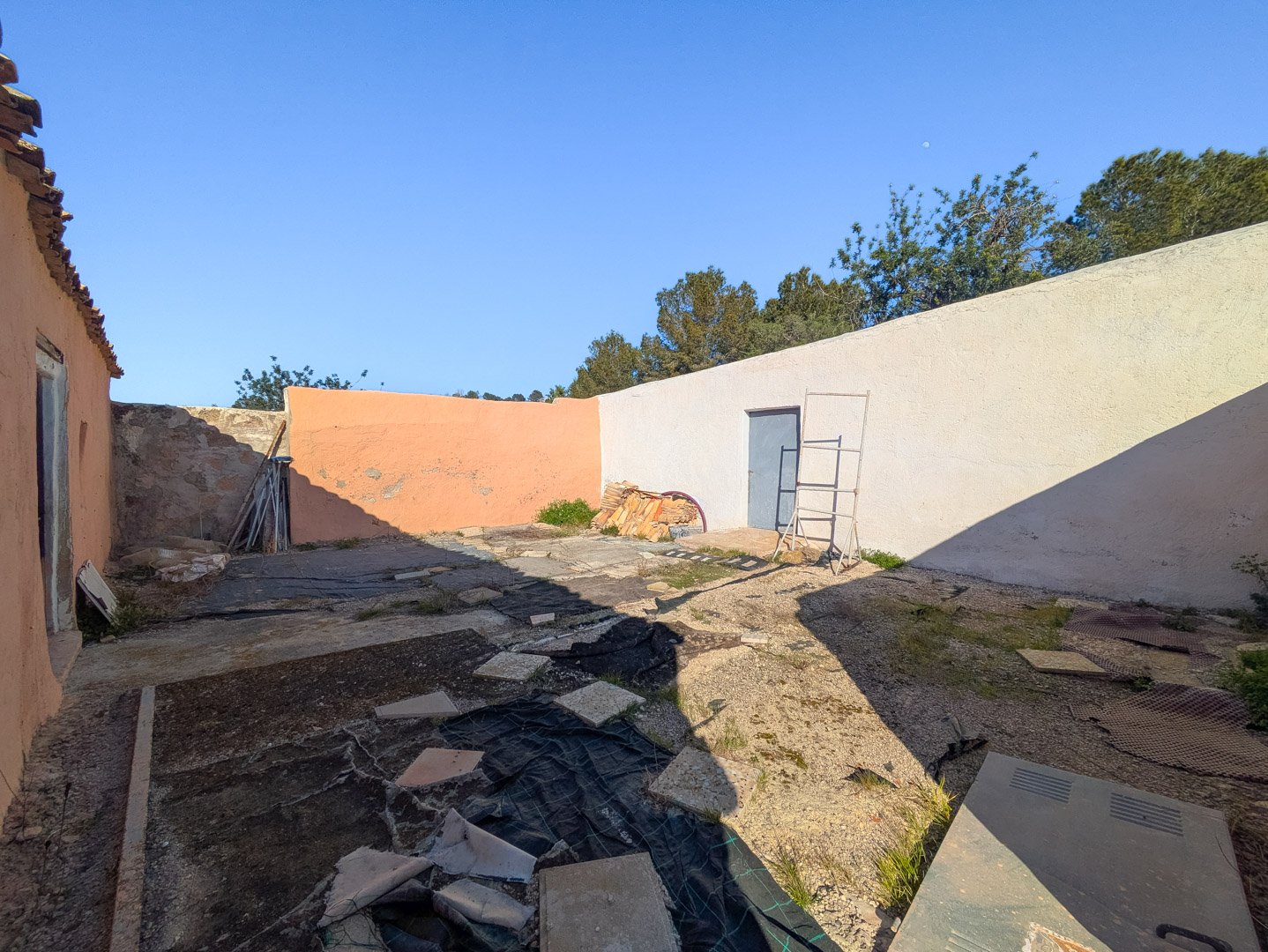 4628JAV Traditionelle Finca mit mehreren Grundstücken zum Verkauf in Pinosol-Las Laderas, Jávea