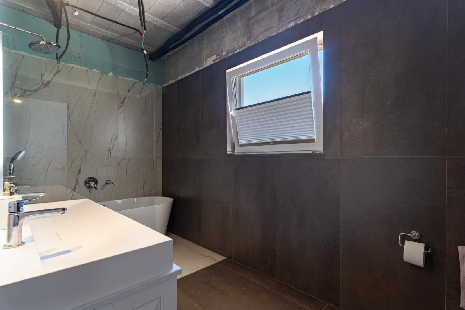 8329CAL Moderne, noch nicht fertiggestellte Villa in Calpe zu verkaufen.