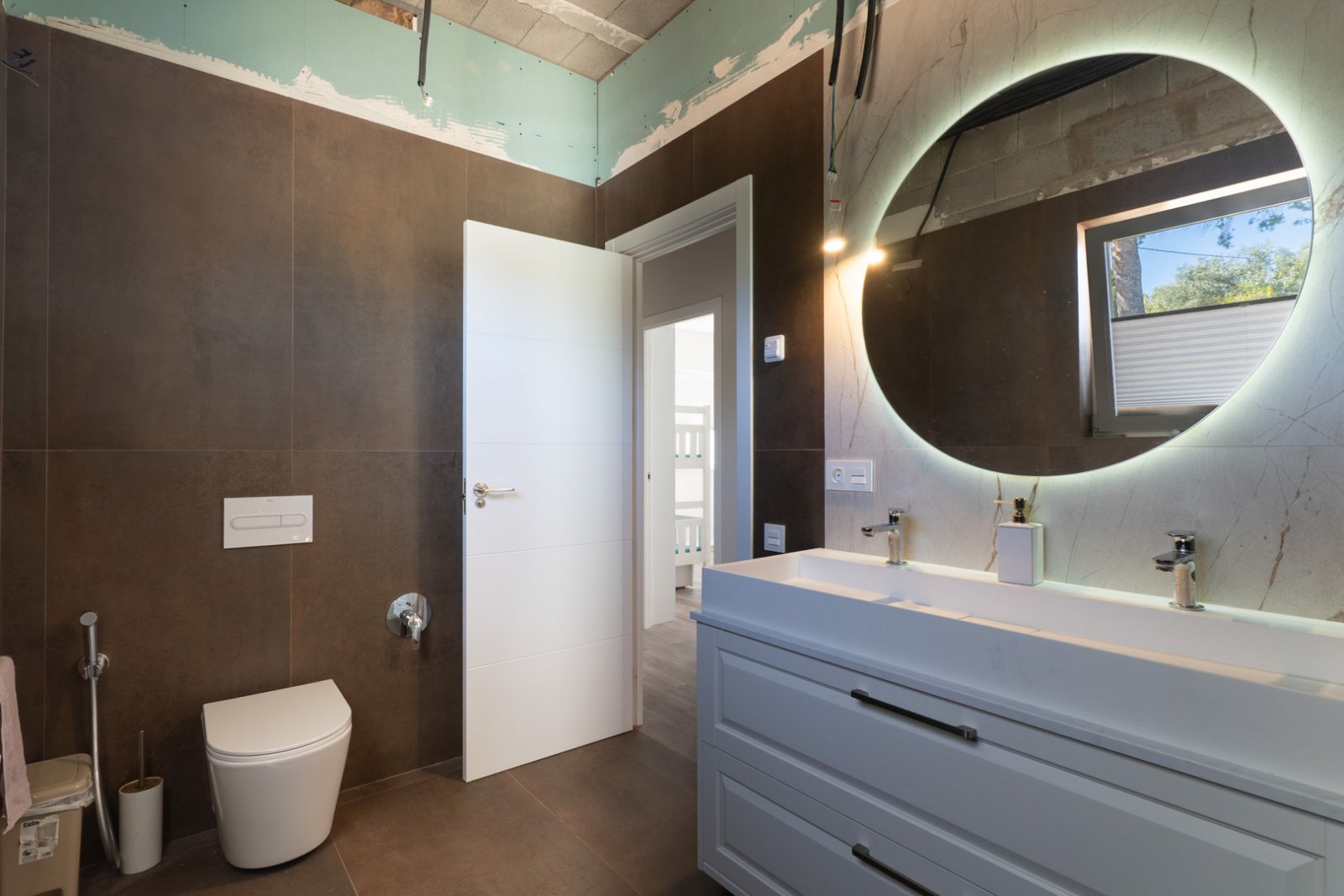 8329CAL Moderne, noch nicht fertiggestellte Villa in Calpe zu verkaufen.