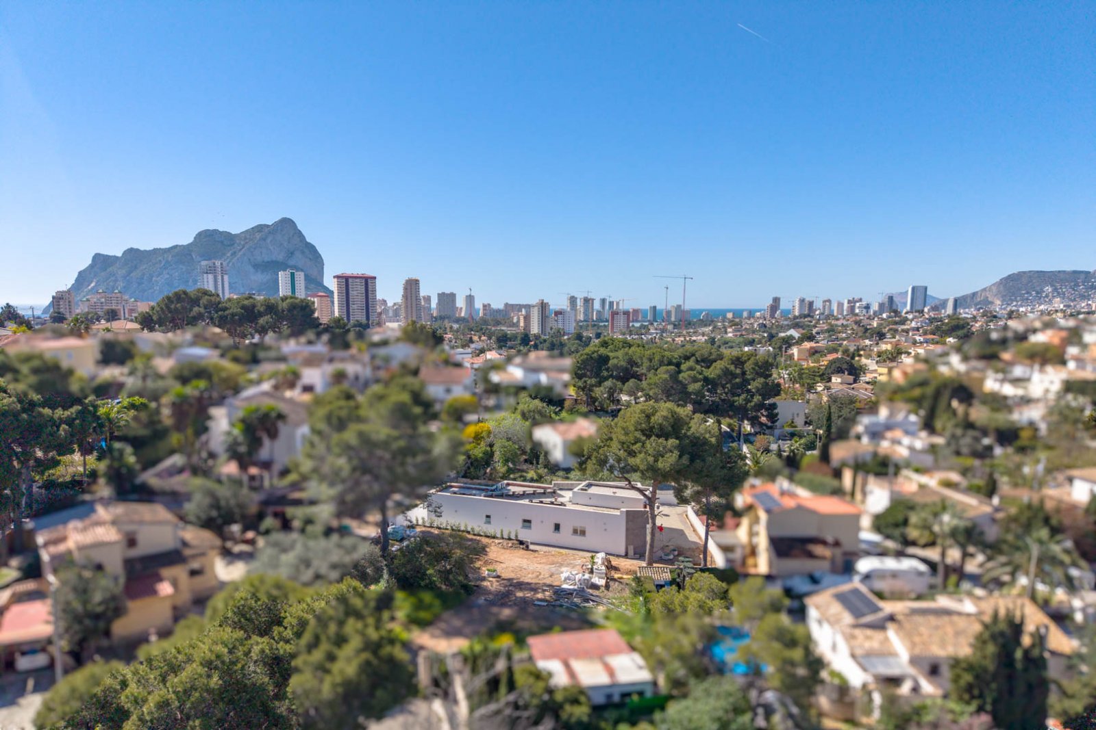 8329CAL Moderne, noch nicht fertiggestellte Villa in Calpe zu verkaufen.