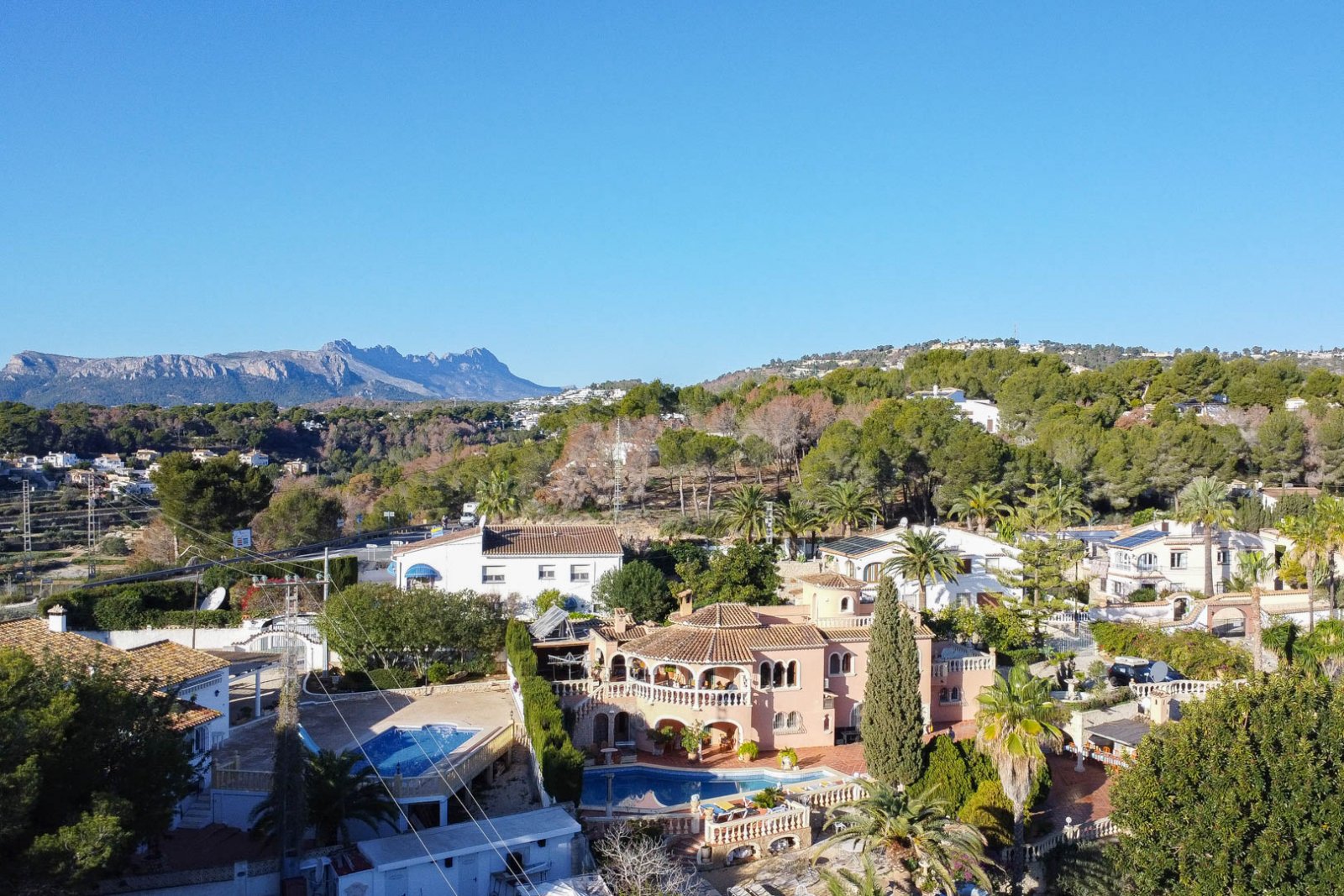 6197BEN Schöne 8 Schlafkamer Villa nur wenige Gehminuten vom Meer entfernt zum verkauf in Benissa