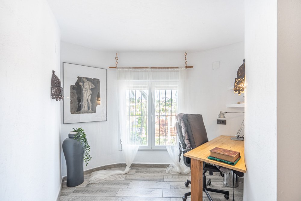 4223CAL Renovierte Villa mit Meerblick und gutem Mietpotenzial zum Verkauf nahe dem Zentrum von Calpe