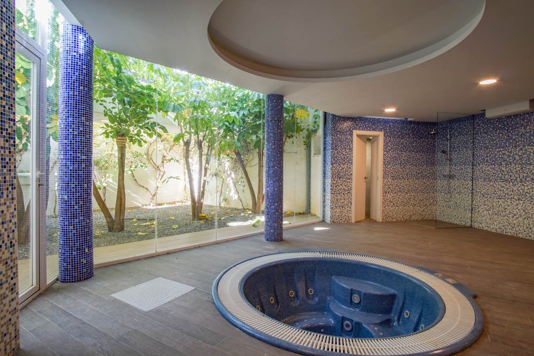 7030ALF Neue architektonische Villa im Kolonialstil zu verkaufen in Alfaz del Pi Alicante