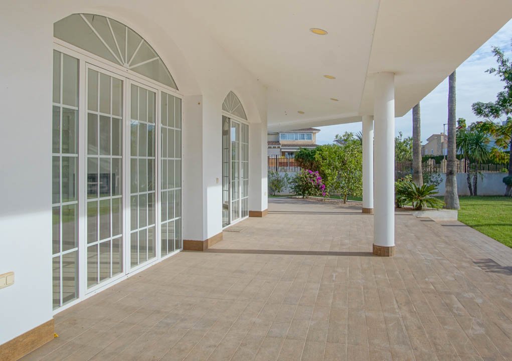 7030ALF Neue architektonische Villa im Kolonialstil zu verkaufen in Alfaz del Pi Alicante