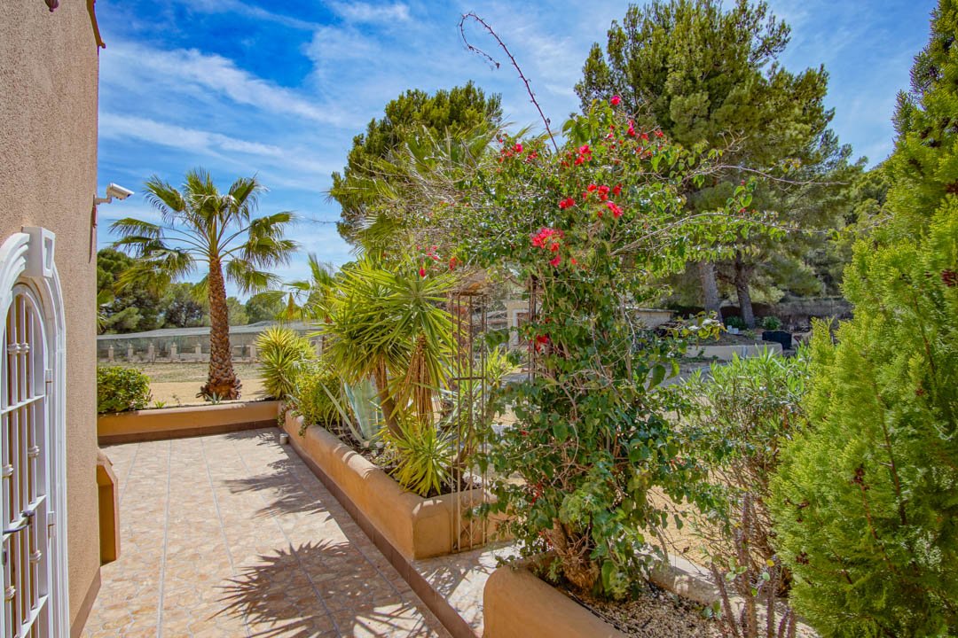 7058NUC Wunderschönes, großes, renoviertes mediterranes Landhaus in La Nucia zu verkaufen