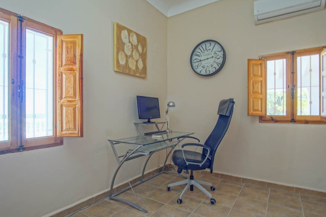 7058NUC Wunderschönes, großes, renoviertes mediterranes Landhaus in La Nucia zu verkaufen