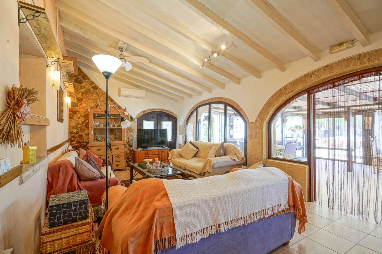 C3XY4395JAV Traditionelle Villa auf flachem Grundstück mit Gewerbeerlaubnis zum Verkauf in Jávea