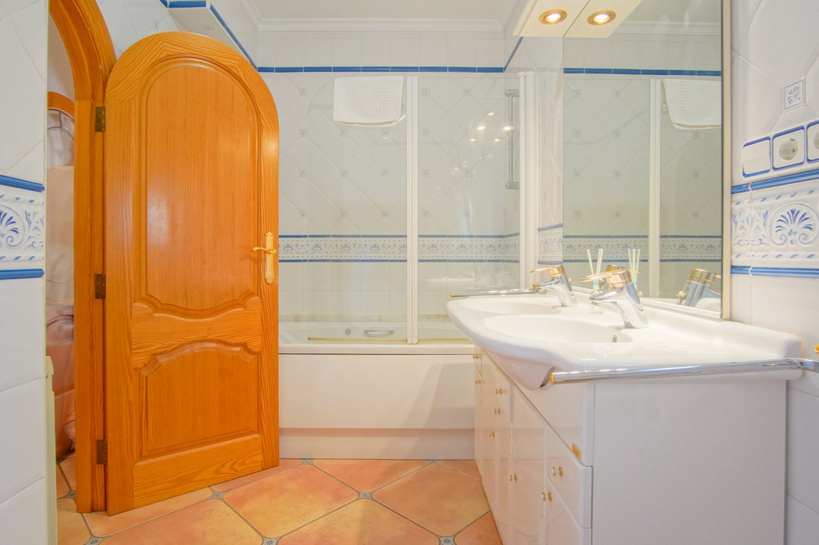 C3XY4422BEN Sehr große Villa mit 3 Gästehäusern auf 11.000 m2 zum Verkauf in Benissa