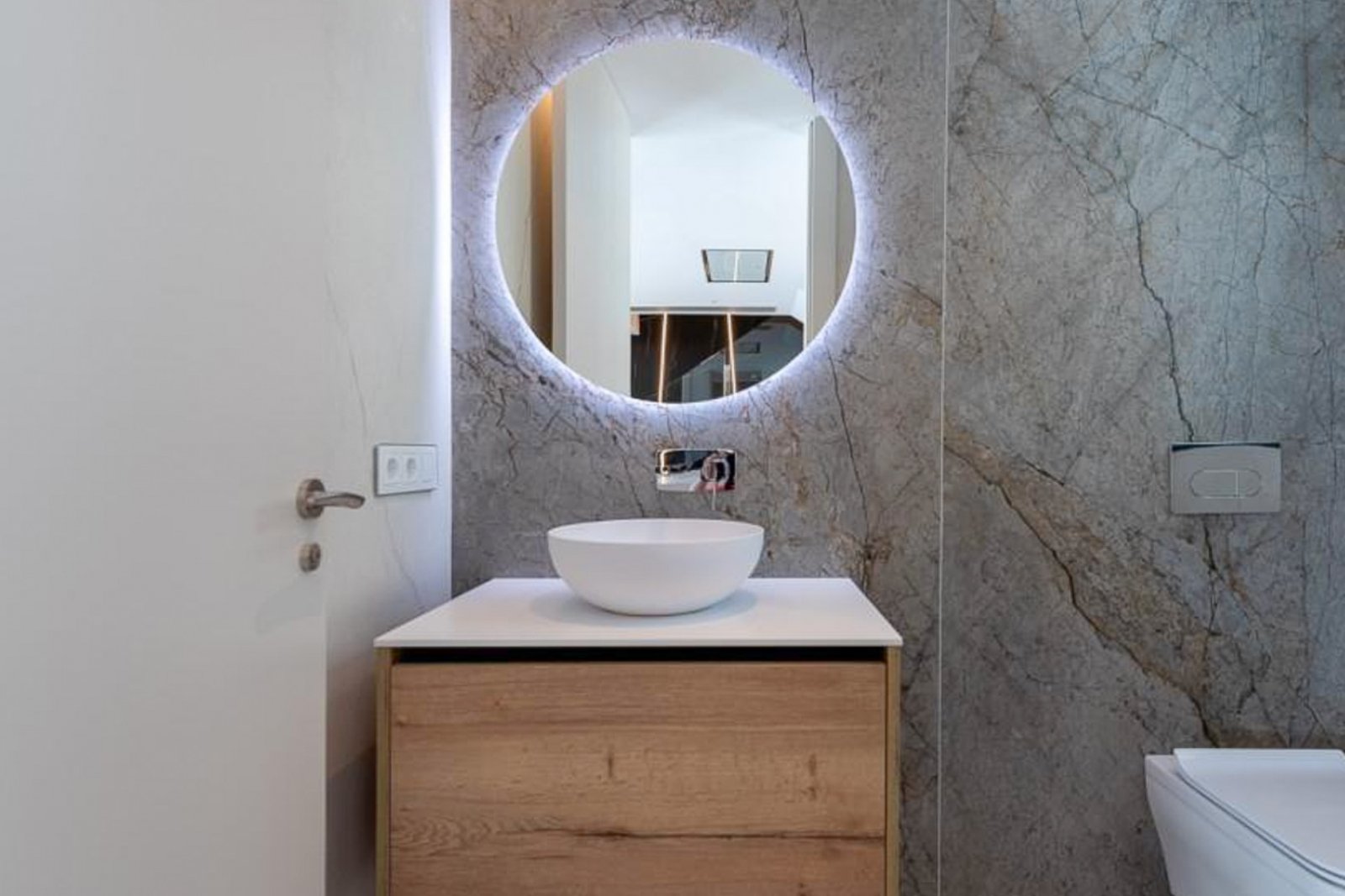 8244BEN Duplex-Wohnung in erster Meereslinie mit direktem Meerblick zum Verkauf in Benidorm.