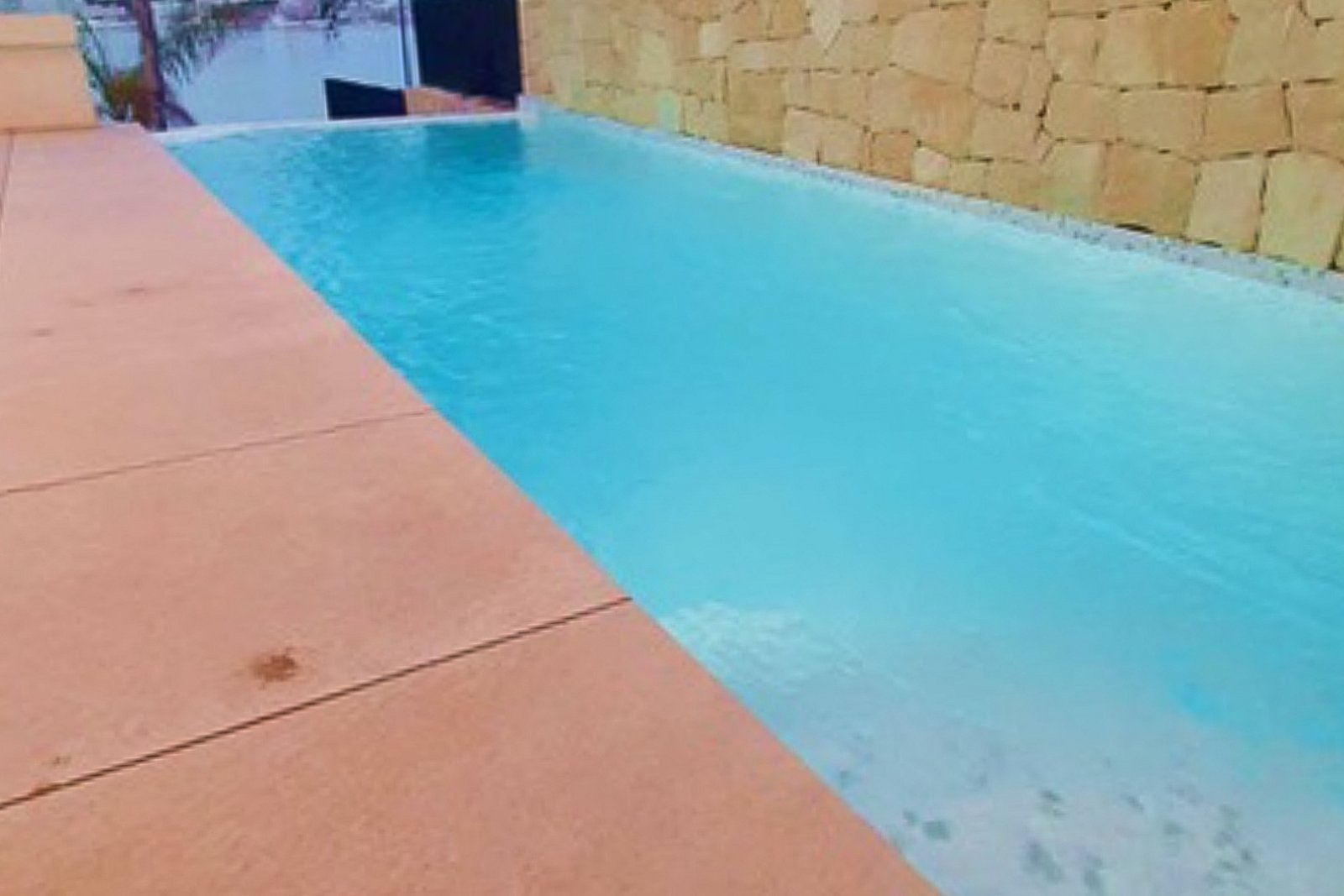 8244BEN Duplex-Wohnung in erster Meereslinie mit direktem Meerblick zum Verkauf in Benidorm.