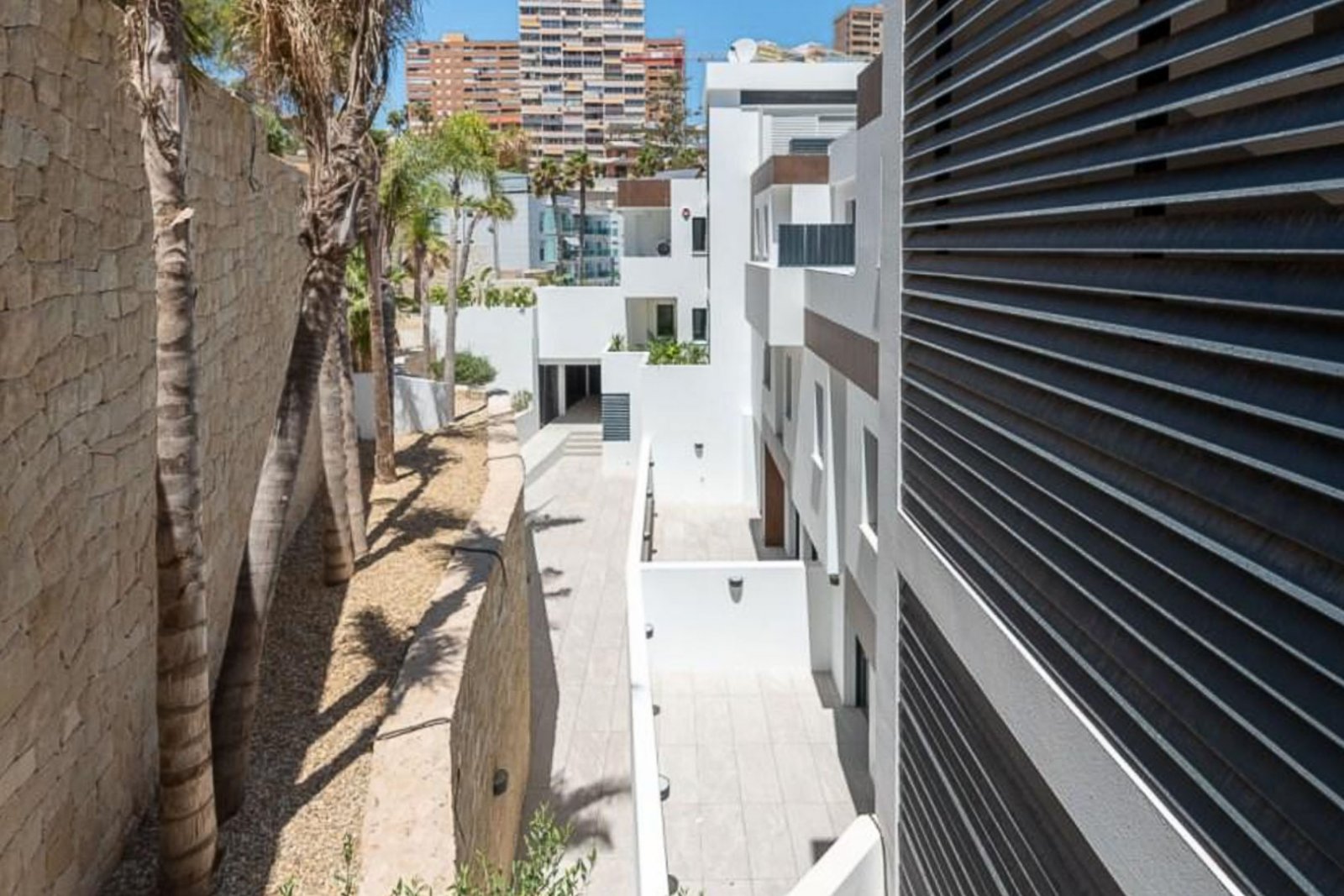 8244BEN Duplex-Wohnung in erster Meereslinie mit direktem Meerblick zum Verkauf in Benidorm.