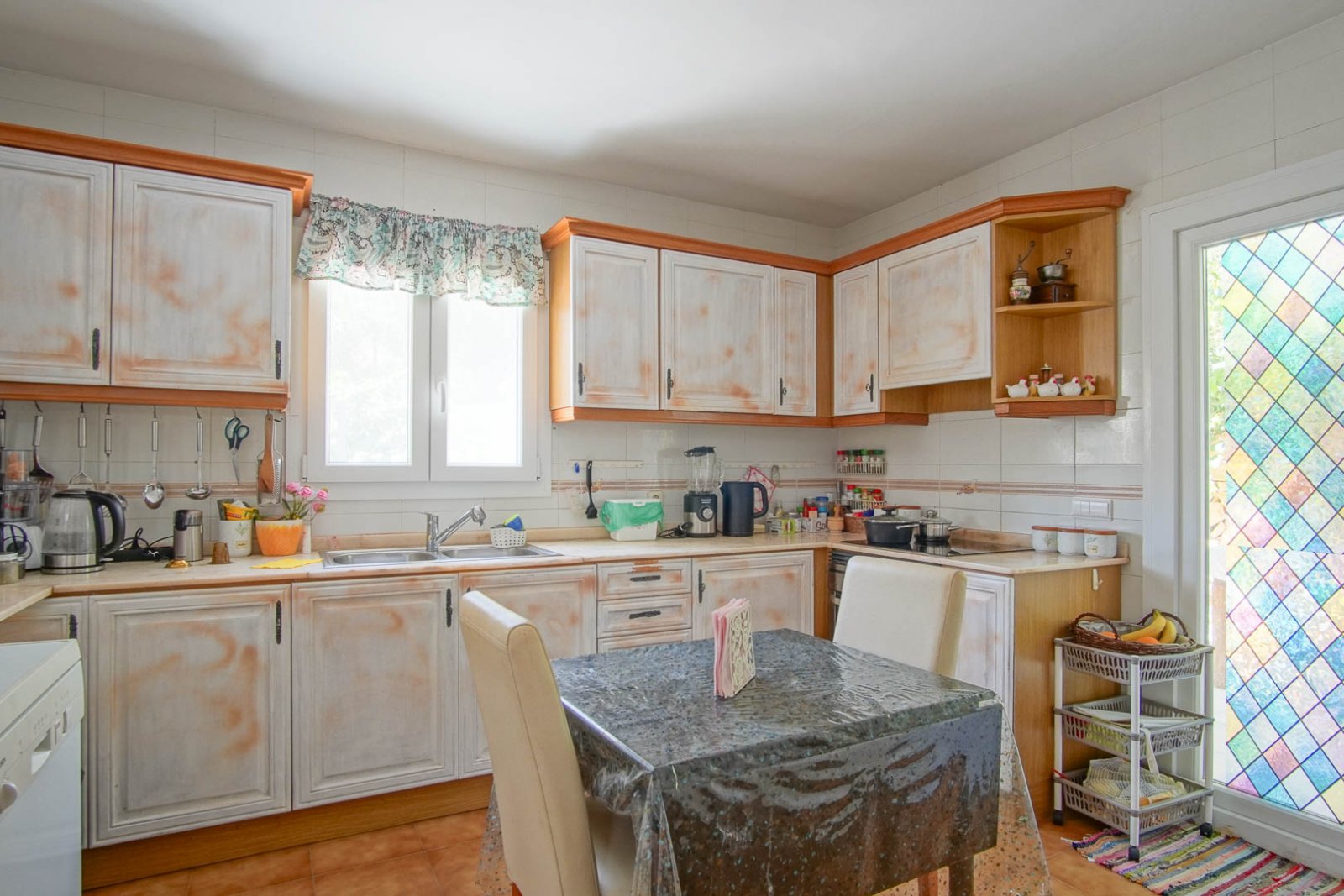 8256ALT Mediterrane Villa mit Teilblick auf das Meer und die Berge zum Verkauf in Altea.