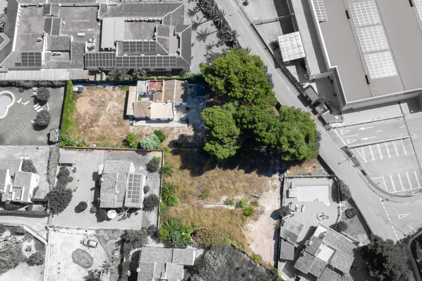 4544JAV Grundstück von 2600 m2 mit Haus zu verkaufen nur wenige Gehminuten vom Sandstrand in Jávea entfernt