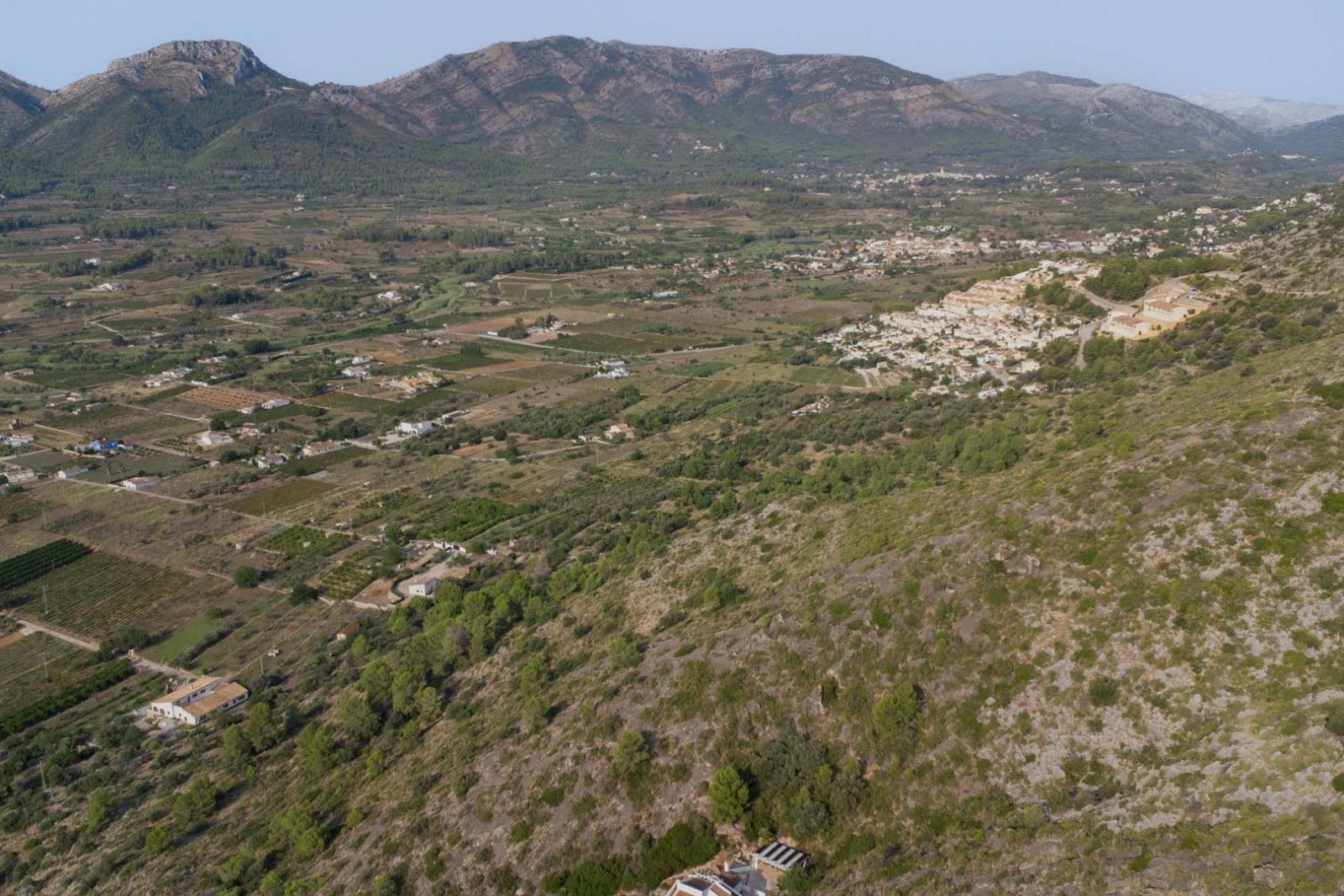9000JAL Stadtgrundstück mit freiem Blick auf das Jalón-Tal.