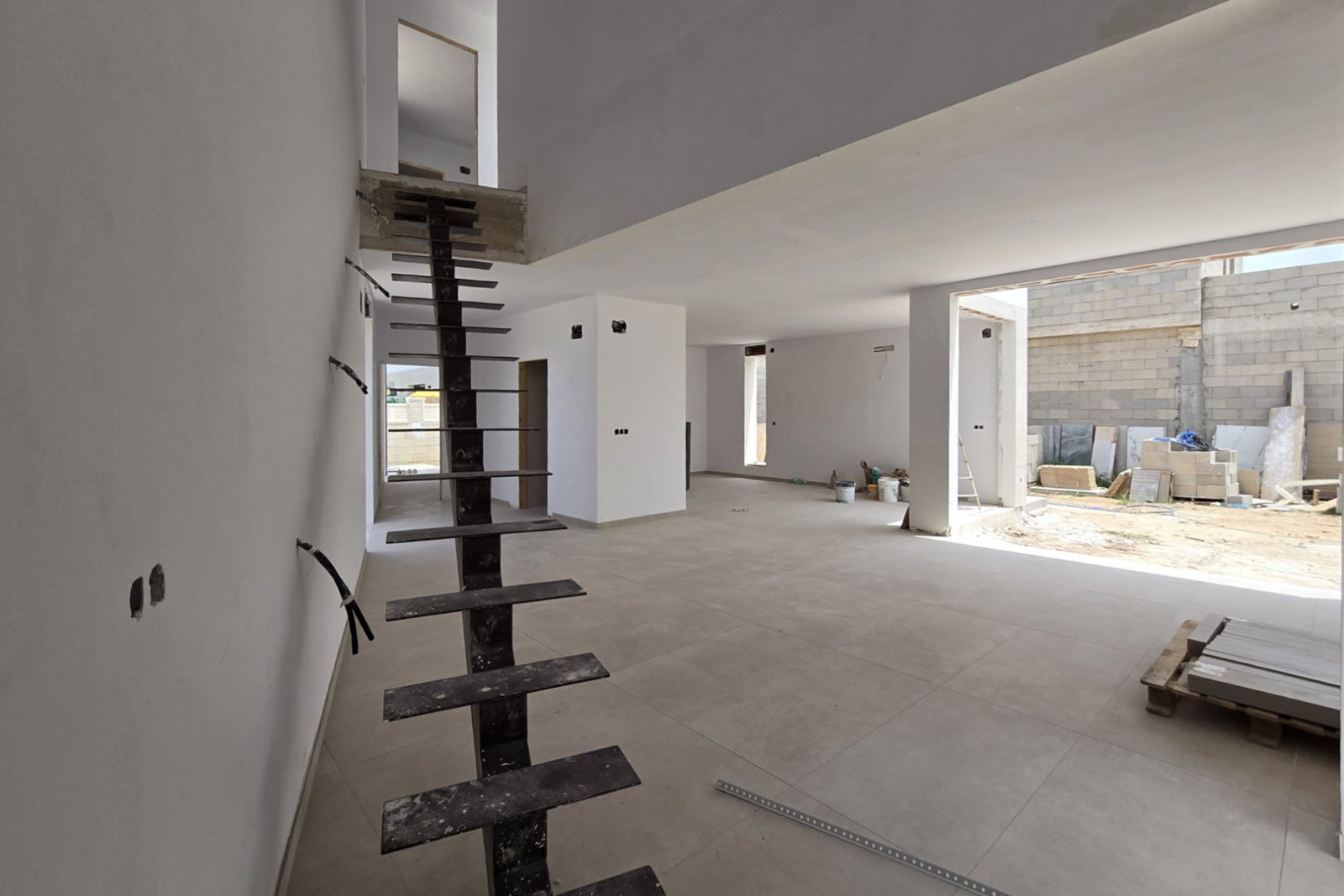 8288VER Moderne Villa im Bau in Meeresnähe zum Verkauf in Vergel.