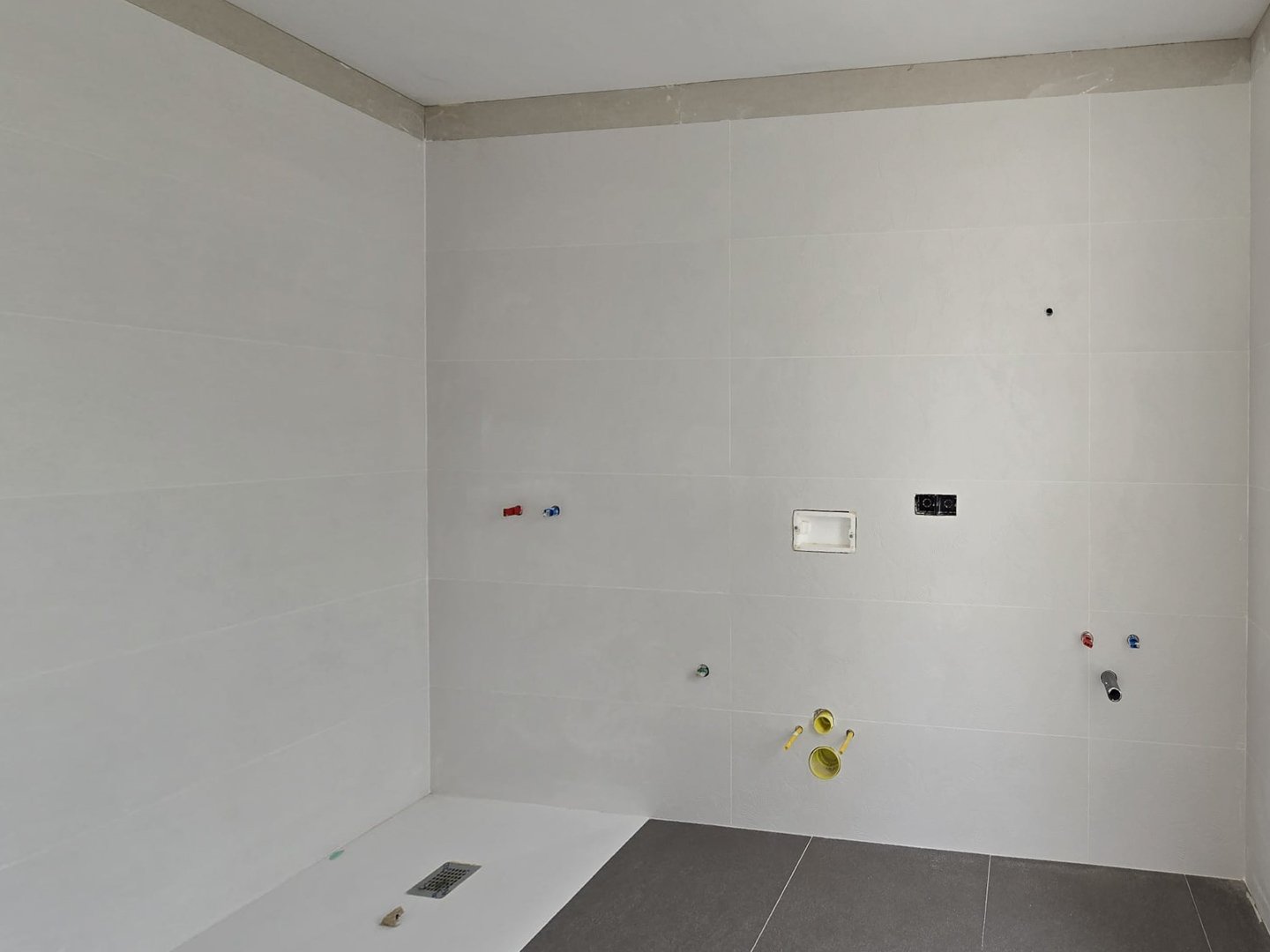 8288VER Moderne Villa im Bau in Meeresnähe zum Verkauf in Vergel.