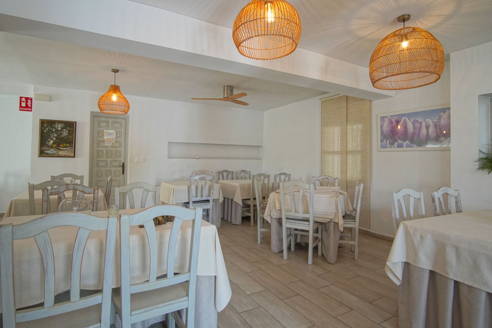 8293DEN Villa und Geschäft mit teilweisem Meerblick zu verkaufen in Las Rotas, Denia.