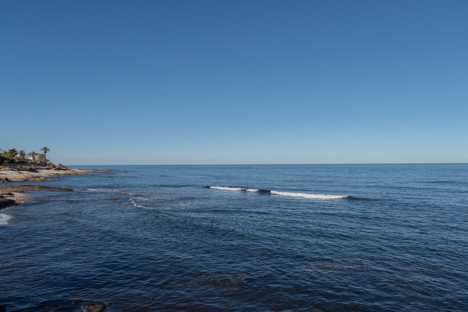 8293DEN Villa und Geschäft mit teilweisem Meerblick zu verkaufen in Las Rotas, Denia.