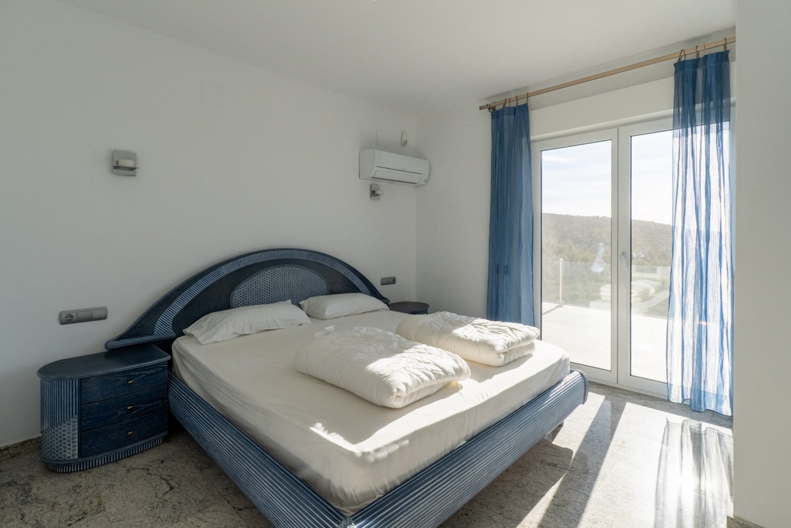 9005MOR Moderne Villa mit spektakulärem Meerblick in Moraira zu verkaufen.