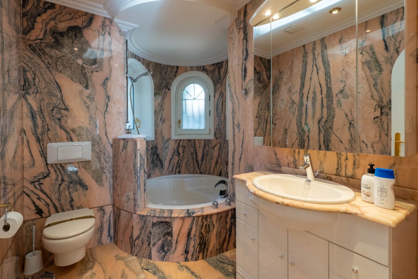 9006BEN Mediterrane Villa mit Panoramablick aufs Meer in Benissa zu verkaufen.