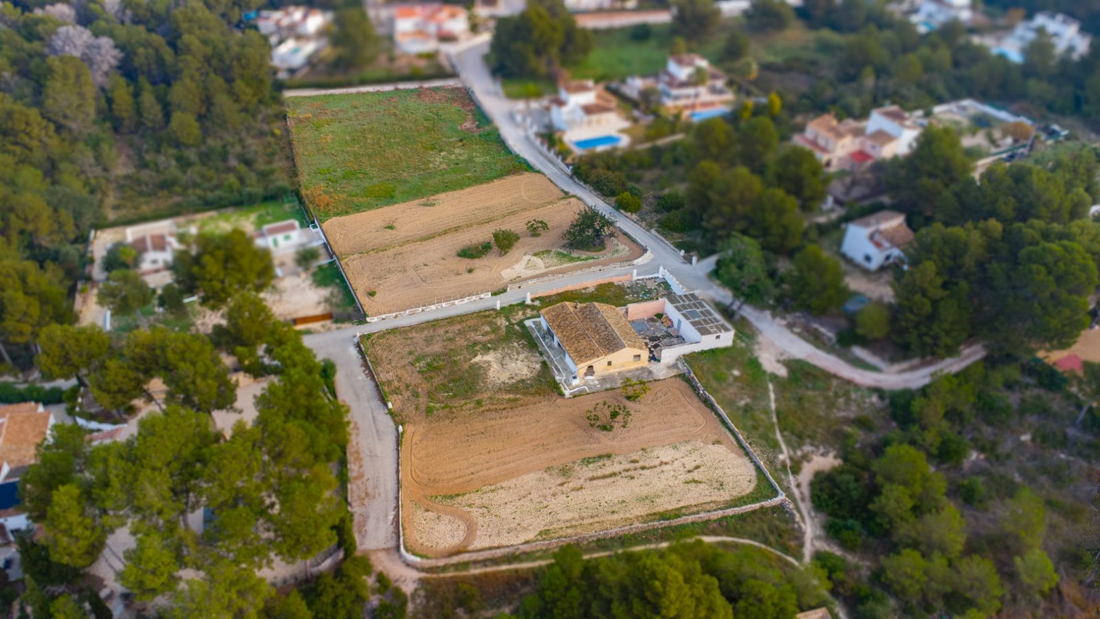 4628JAV Traditionelle Finca mit mehreren Grundstücken zum Verkauf in Pinosol-Las Laderas, Jávea