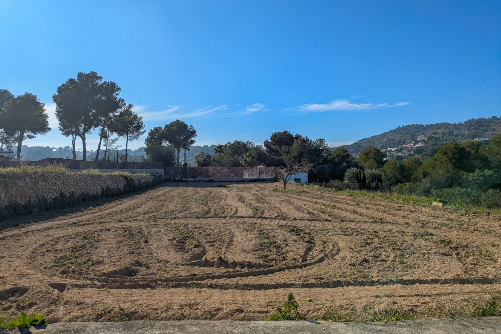 4628JAV Traditionelle Finca mit mehreren Grundstücken zum Verkauf in Pinosol-Las Laderas, Jávea