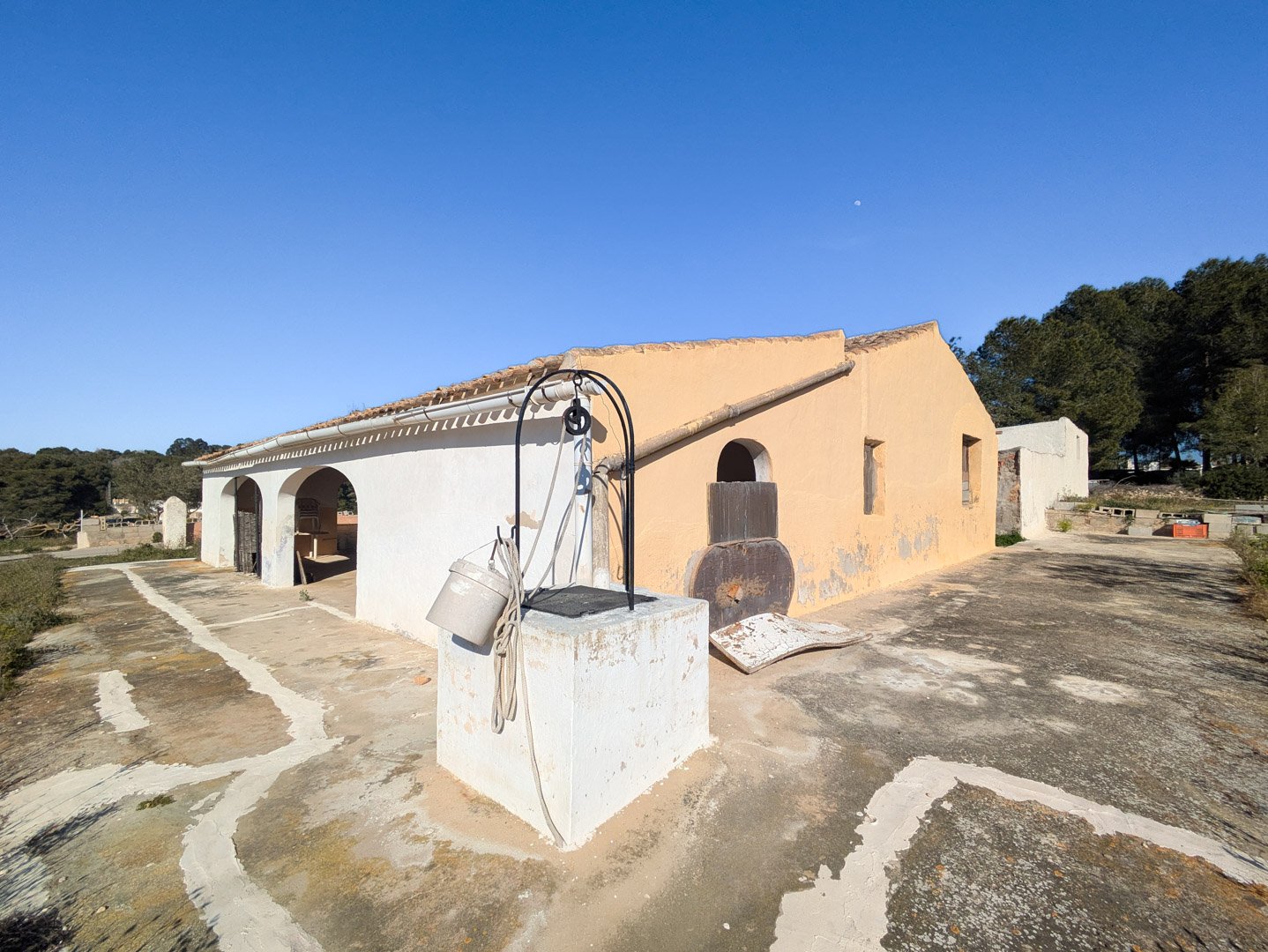 4628JAV Traditionelle Finca mit mehreren Grundstücken zum Verkauf in Pinosol-Las Laderas, Jávea