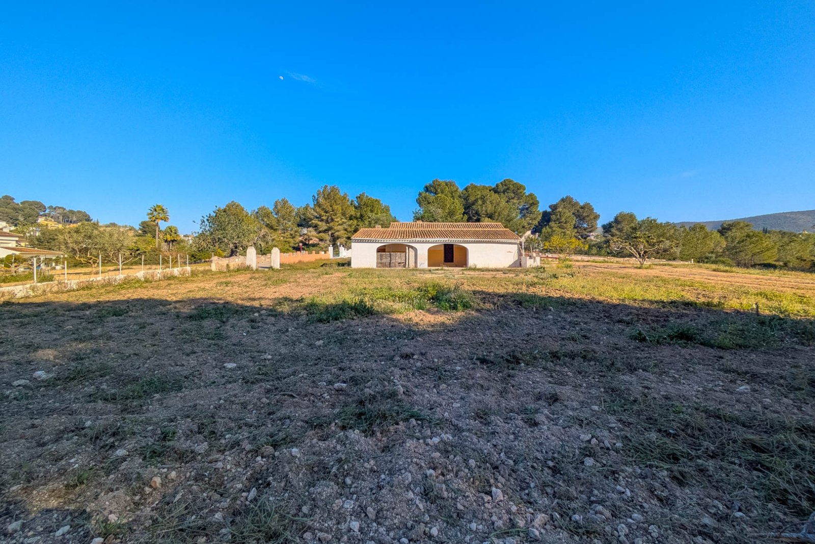 4628JAV Traditionelle Finca mit mehreren Grundstücken zum Verkauf in Pinosol-Las Laderas, Jávea