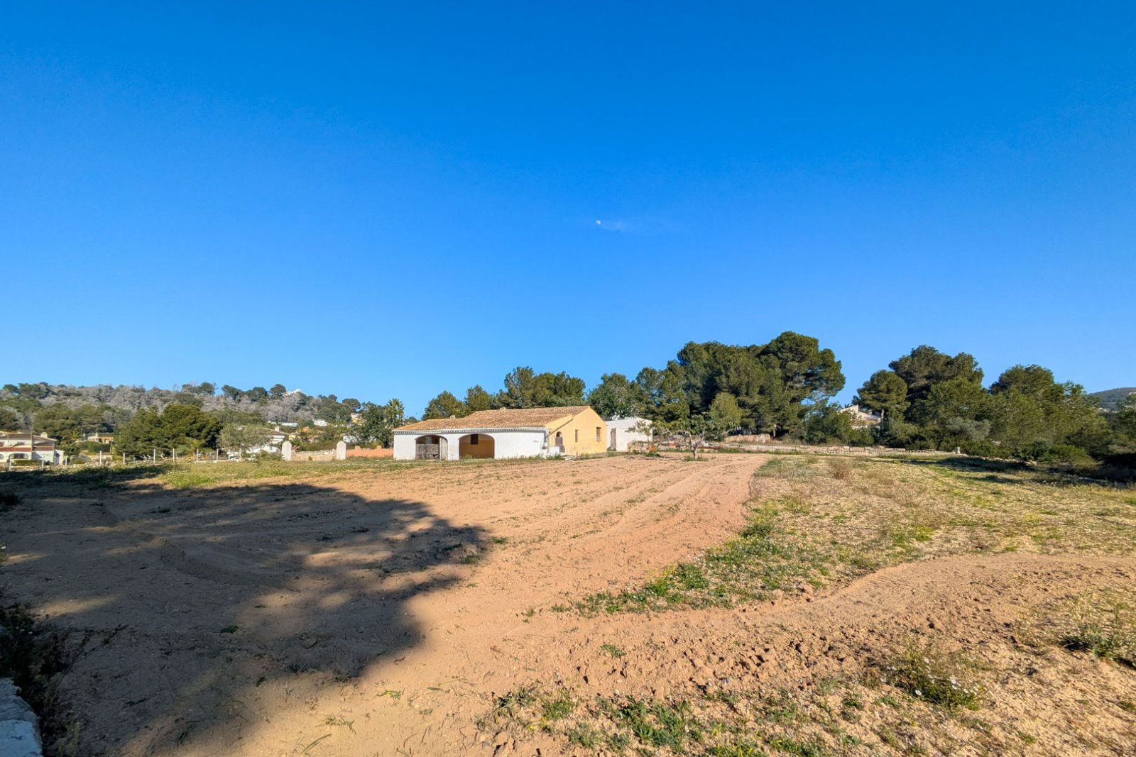 4628JAV Traditionelle Finca mit mehreren Grundstücken zum Verkauf in Pinosol-Las Laderas, Jávea
