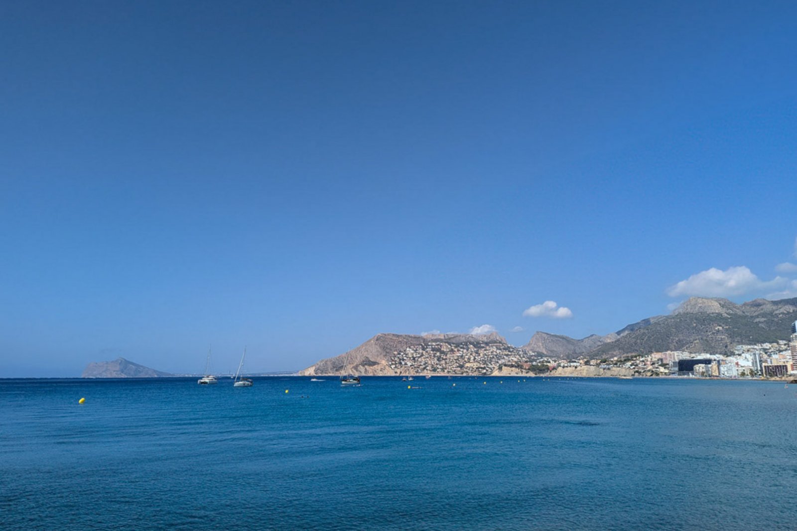 8329CAL Moderne, noch nicht fertiggestellte Villa in Calpe zu verkaufen.