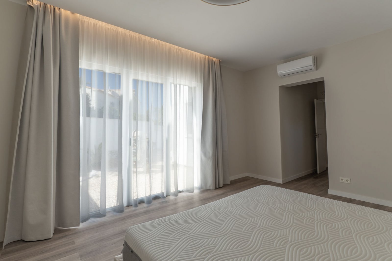 8329CAL Moderne, noch nicht fertiggestellte Villa in Calpe zu verkaufen.