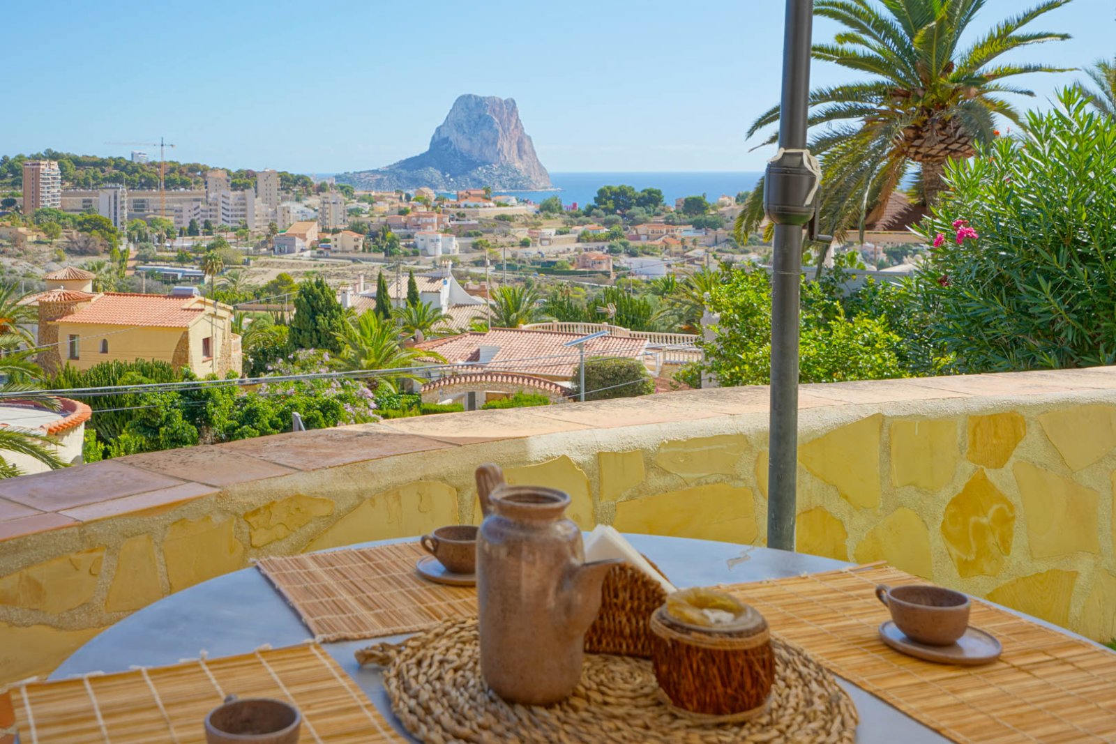 4223CAL Renovierte Villa mit Meerblick und gutem Mietpotenzial zum Verkauf nahe dem Zentrum von Calpe