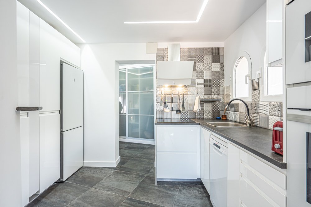 4223CAL Renovierte Villa mit Meerblick und gutem Mietpotenzial zum Verkauf nahe dem Zentrum von Calpe