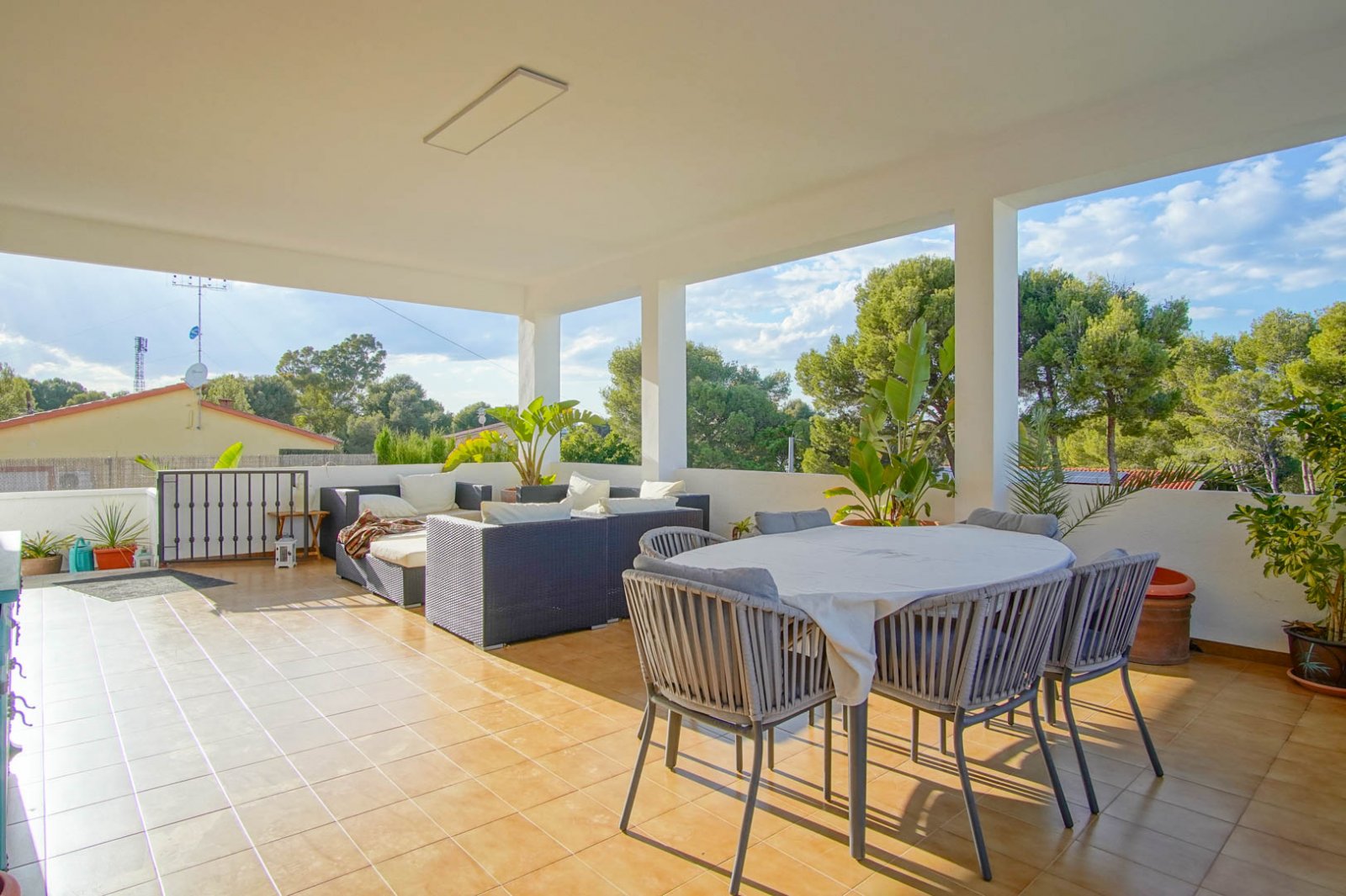 8176DEN Villa mit teilweisem Meerblick zum Verkauf in Las Rotas, Denia