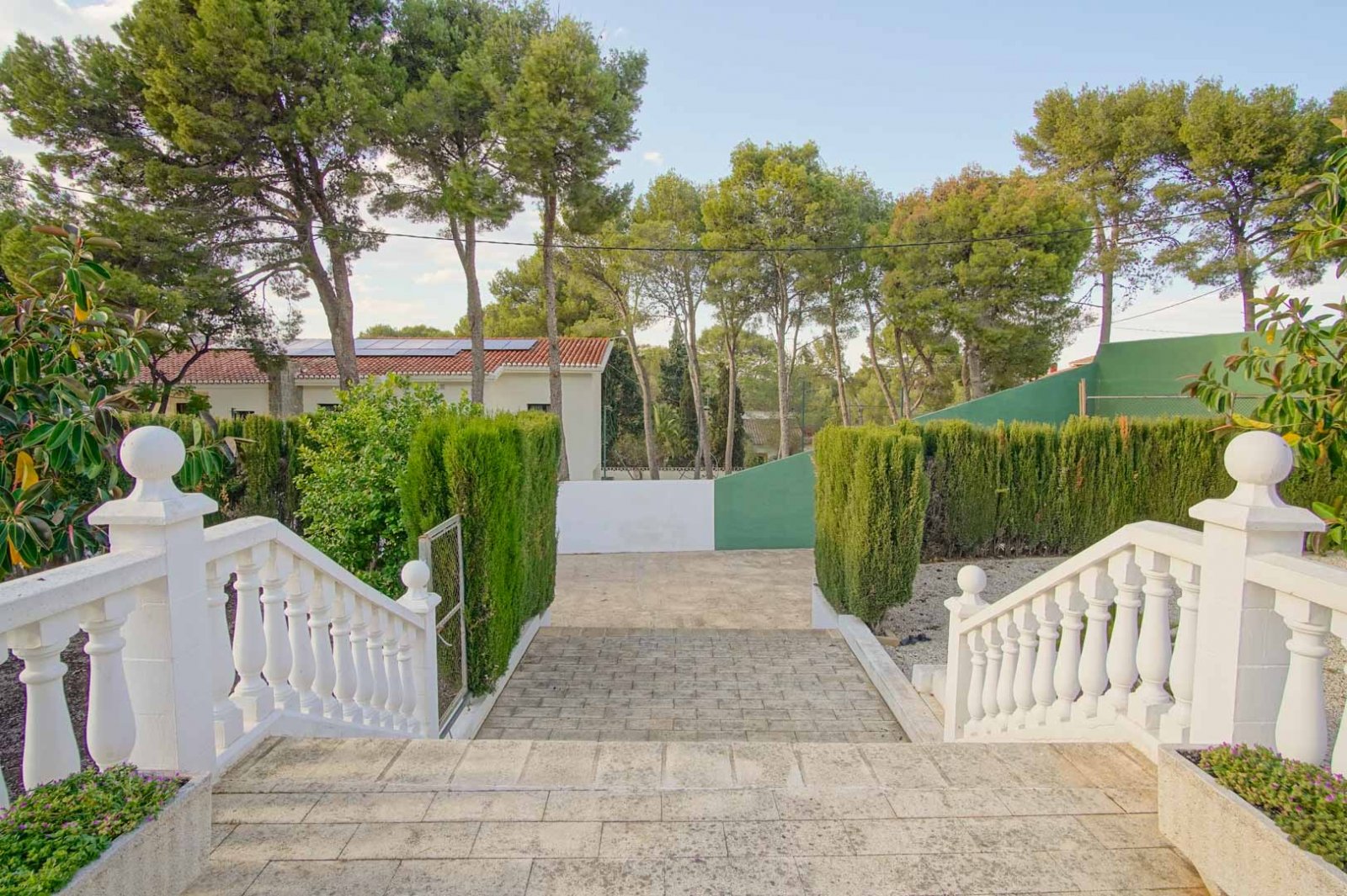 8176DEN Villa mit teilweisem Meerblick zum Verkauf in Las Rotas, Denia