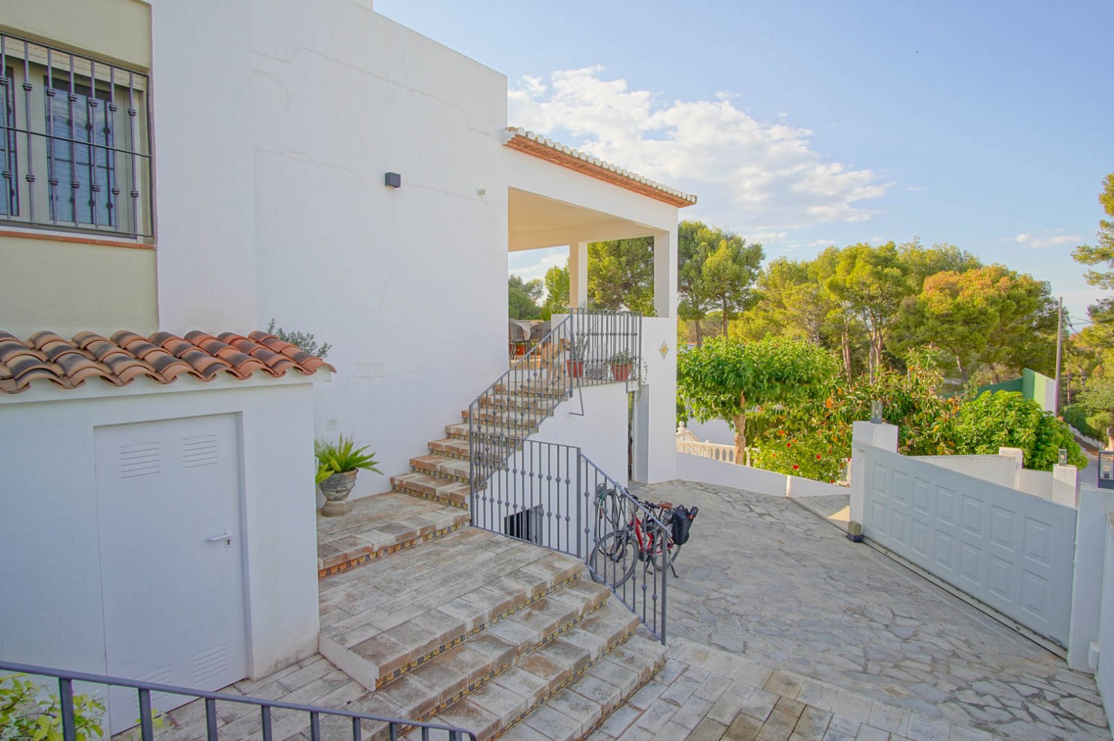 8176DEN Villa mit teilweisem Meerblick zum Verkauf in Las Rotas, Denia