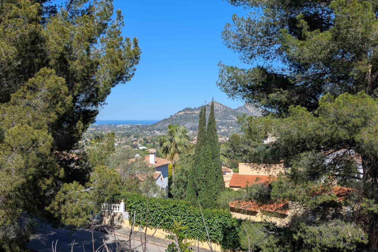 8185PED Komplex im Bau befindlicher unabhängiger Villen mit privatem Pool und teilweisem Meerblick zum Verkauf in Pedreguer.