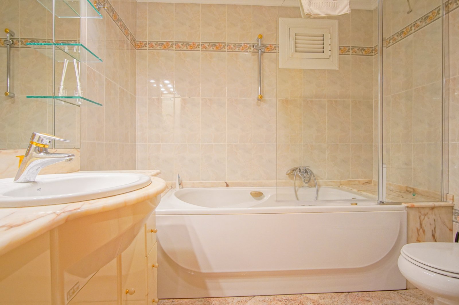 C3XY4422BEN Sehr große Villa mit 3 Gästehäusern auf 11.000 m2 zum Verkauf in Benissa