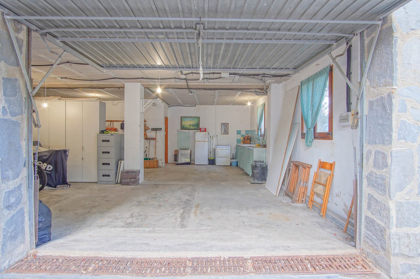 C3XY8197ORB Großer Bauernhof mit viel Land und Stall zum Verkauf in Orba