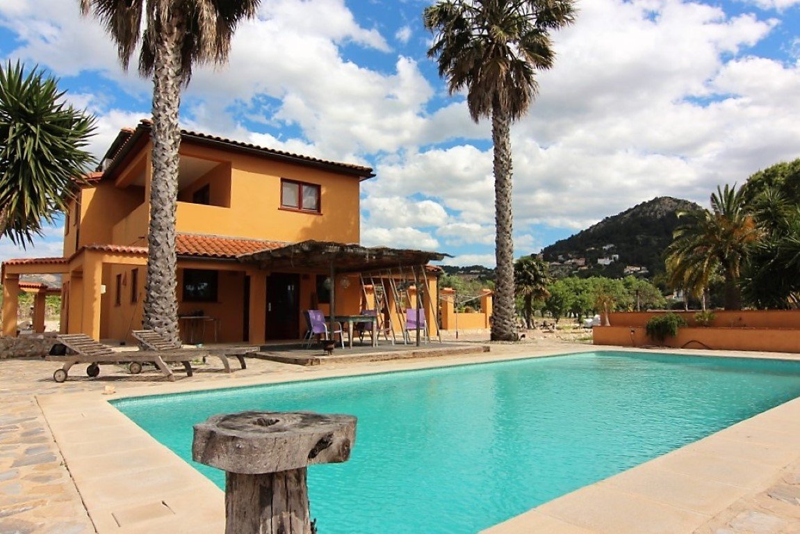 C3XY6152PED Geräumige Finca auf einem flachen Grundstück in Pedreguer zu verkaufen