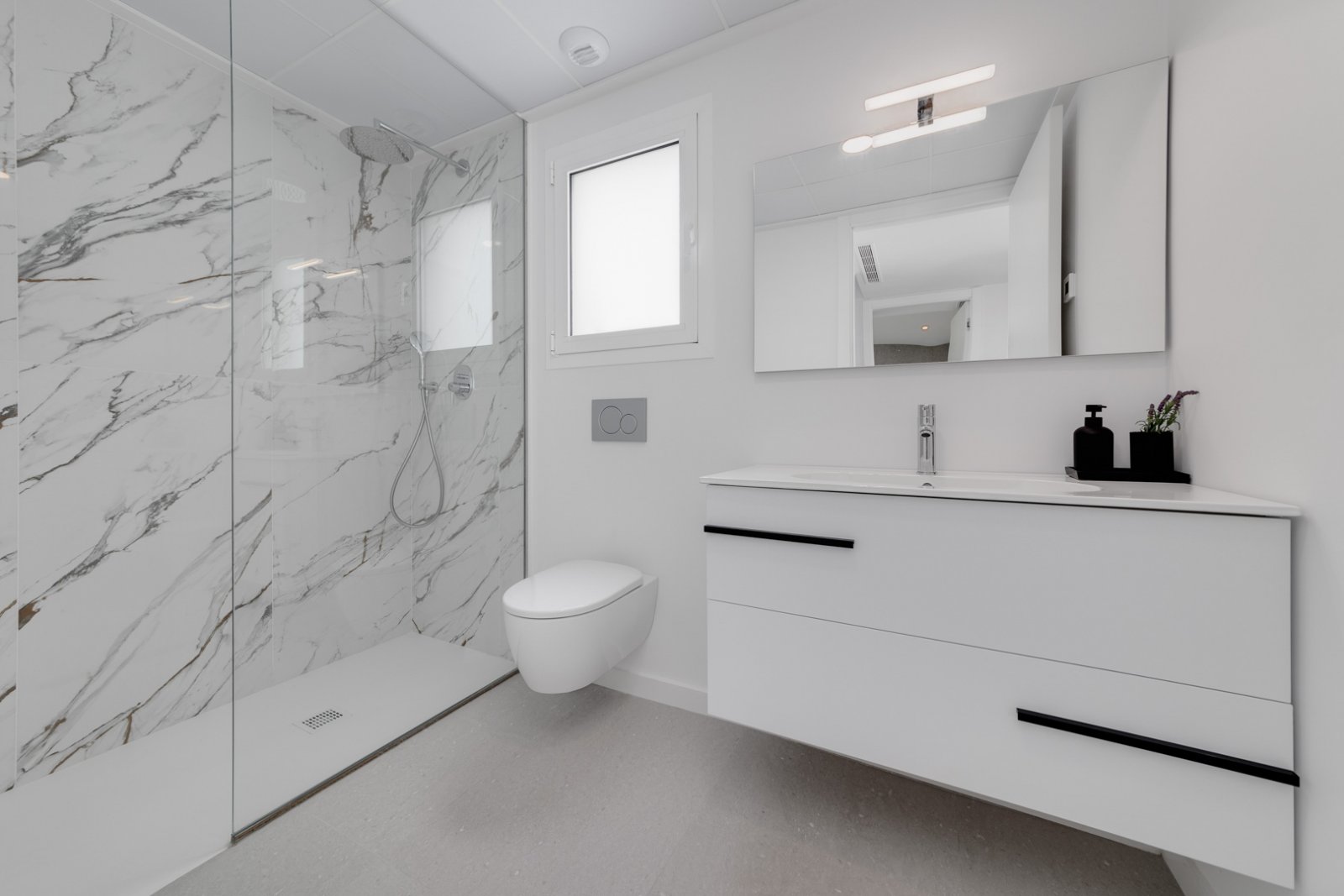 8277MUT Moderne Villa mit Meerblick zu verkaufen in der Nähe von El Campello.