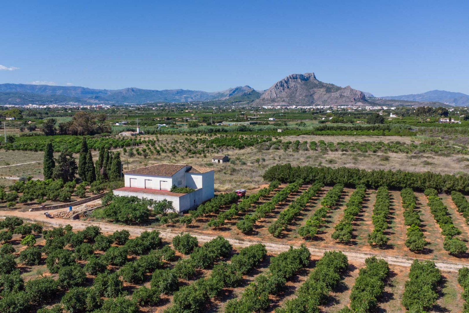 C3XY8296DEN Landhaus zum Renovieren mit großem Grundstück in Denia zu verkaufen.