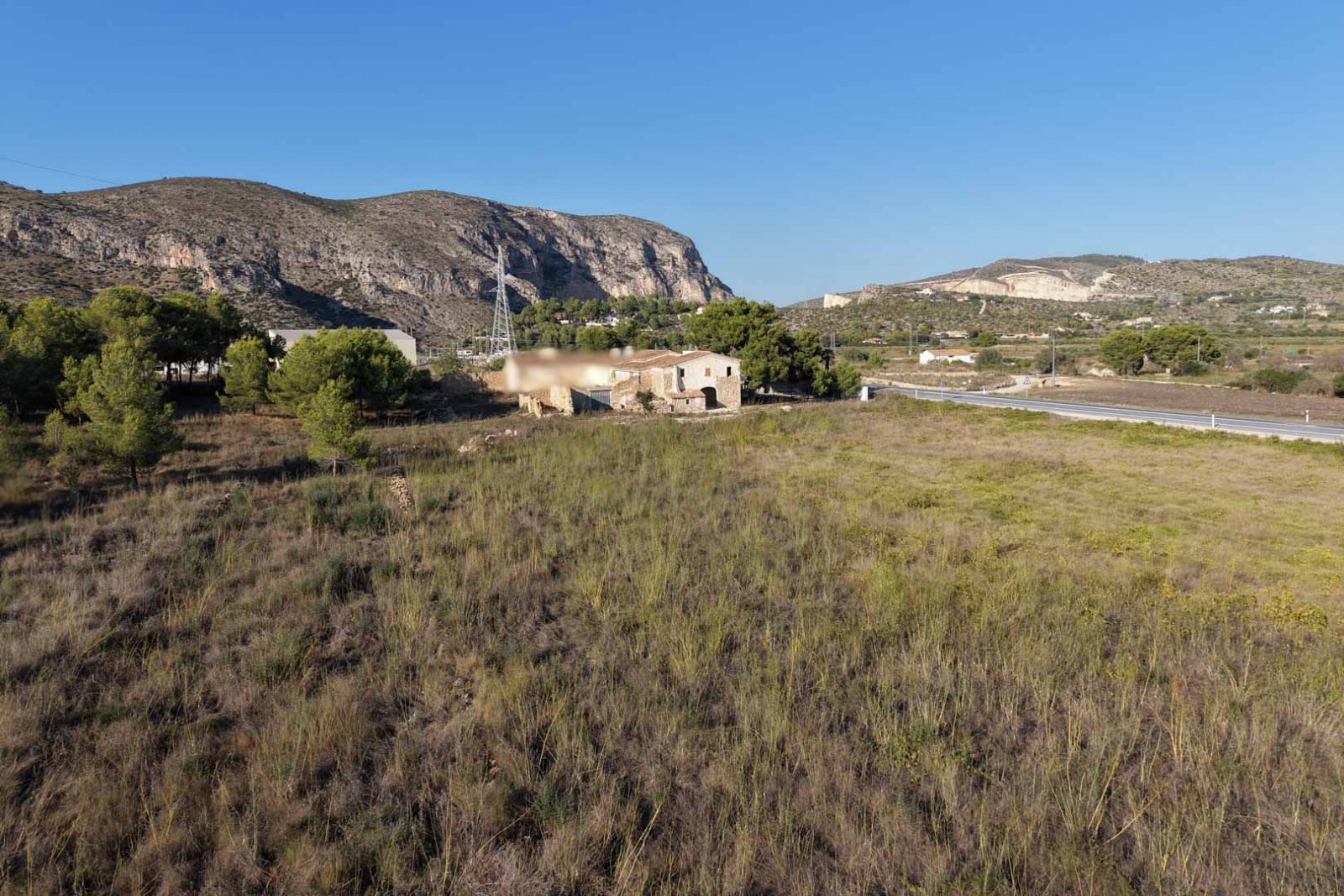 8307TEL Rustikales Doppelhaus zum Renovieren mit großem Grundstück in Teulada zu verkaufen.