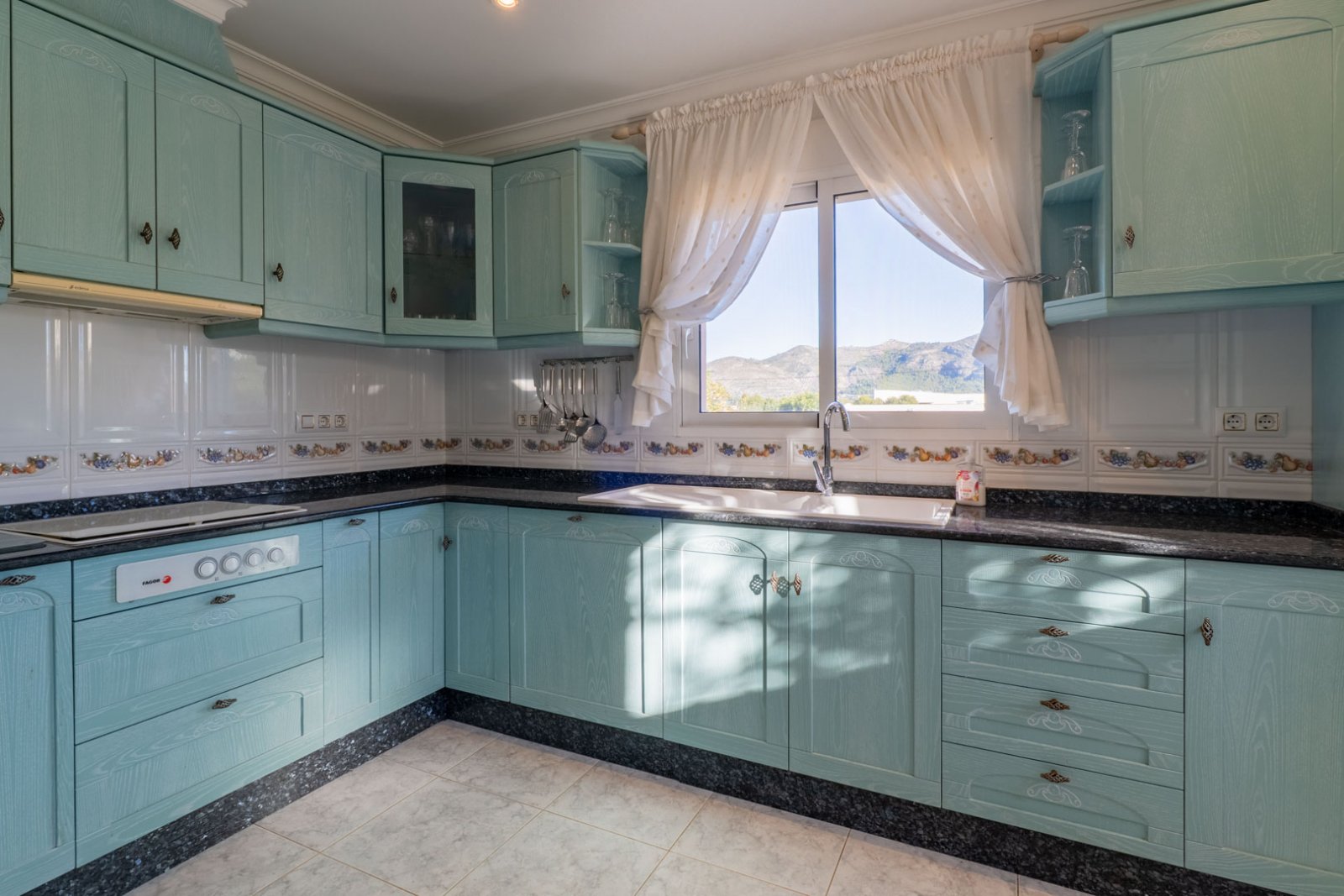 9007JAL Villa im mediterranen Stil zum Verkauf in Jalón.